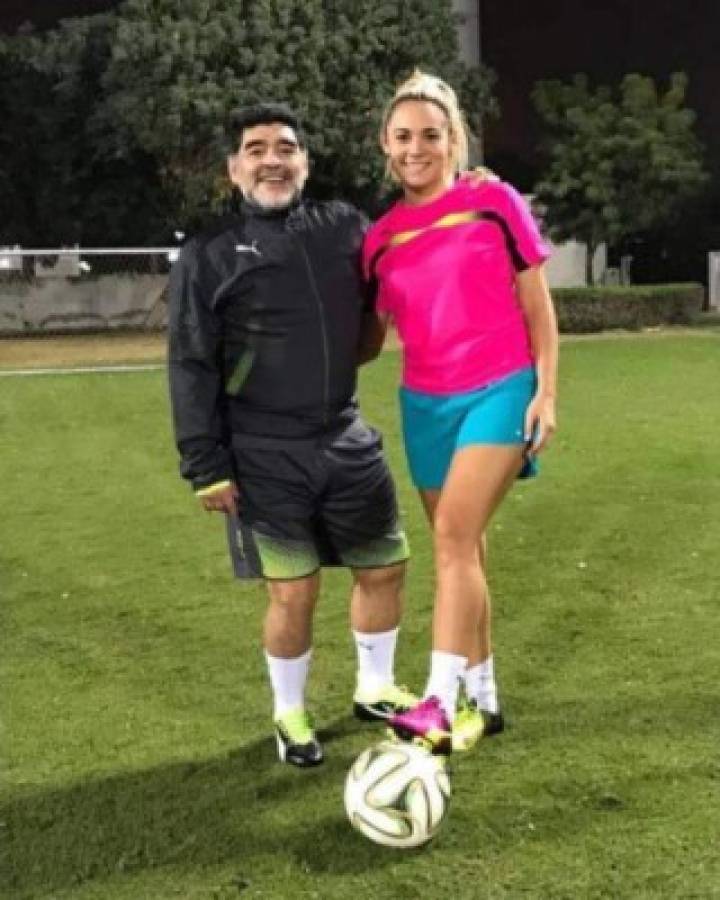 ¡Es su novia! La joven y sexi futbolista que vuelve loco a Diego Maradona
