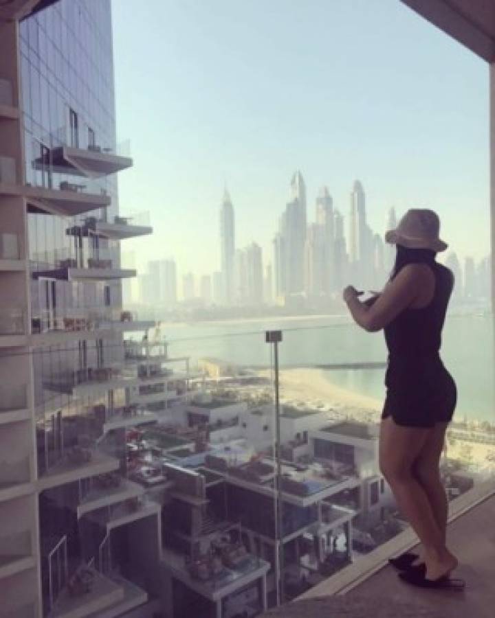 Las vacaciones en Dubái de Virginia Varela, la bella esposa de Emilio Izaguirre