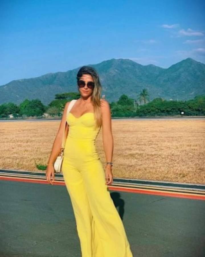 Daniela Ospina, ex de James Rodríguez, visita Guatemala y posa en diminuto bikini 
