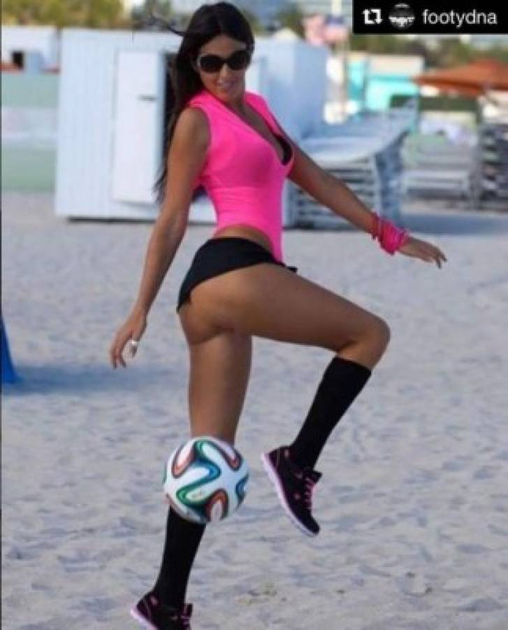 Claudia Romani, la sensual y madura modelo amante al fútbol