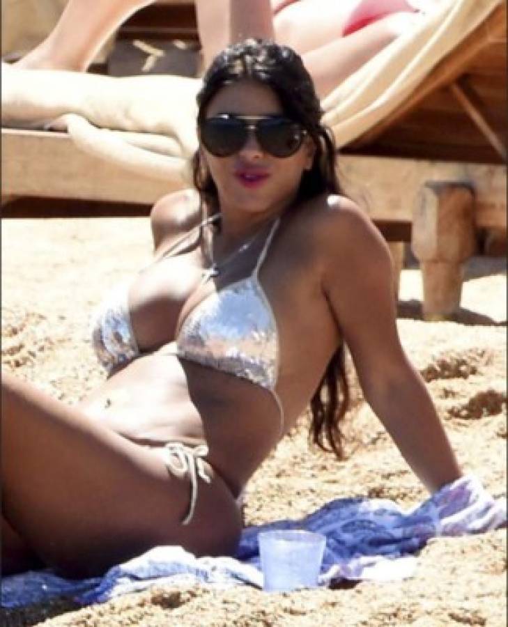 Daniela Seeman, la mujer de Cesc Fábregas deslumbra en la playa