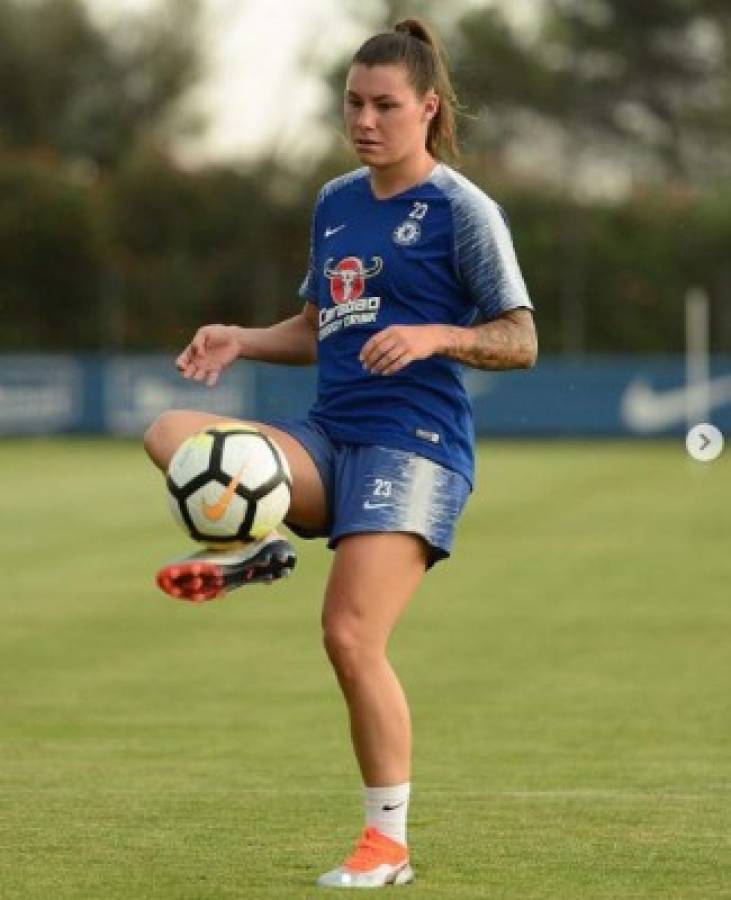 Increíble: Las dos futbolistas que comparten un romance y rivalidad en la cancha