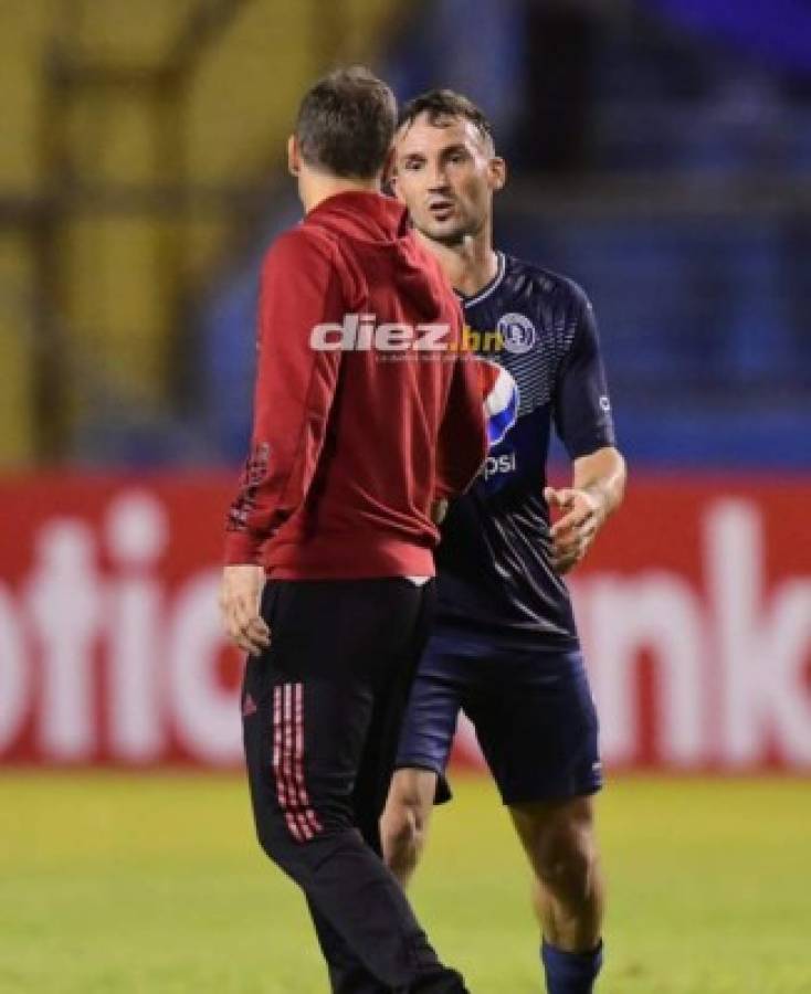 El saludo de Frank de Boer con Diego Vázquez, abrazo de Klusener e intercambio de camisas