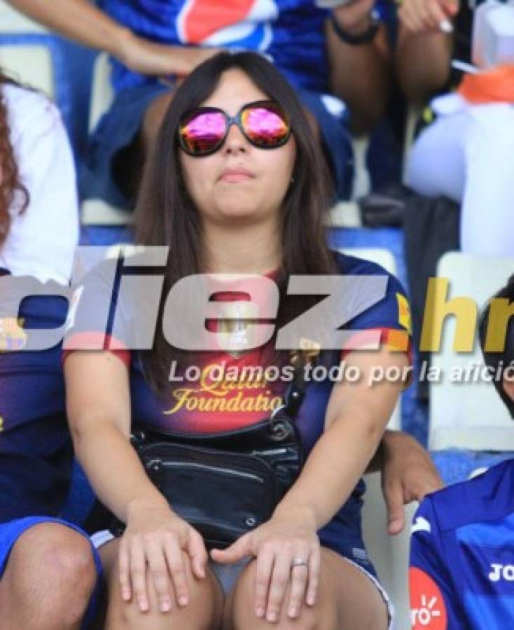 Las hermosas chicas que adornan el estadio Nacional para juego de Ronaldinho