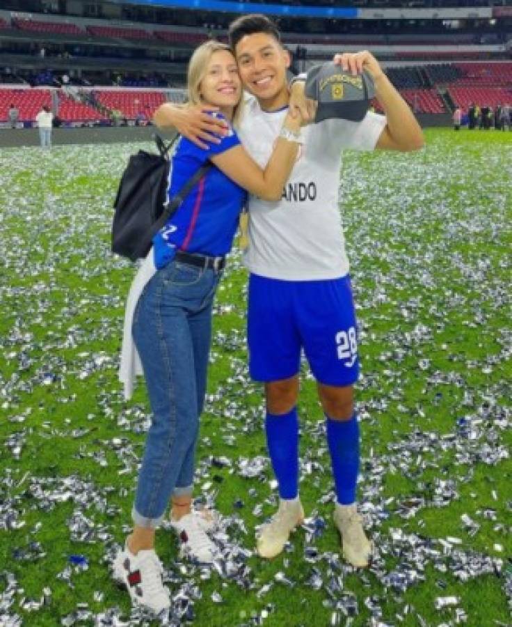 Beso a la Copa y para ellas: las chicas que enamoraron en la celebración de Cruz Azul y un invitado inesperado