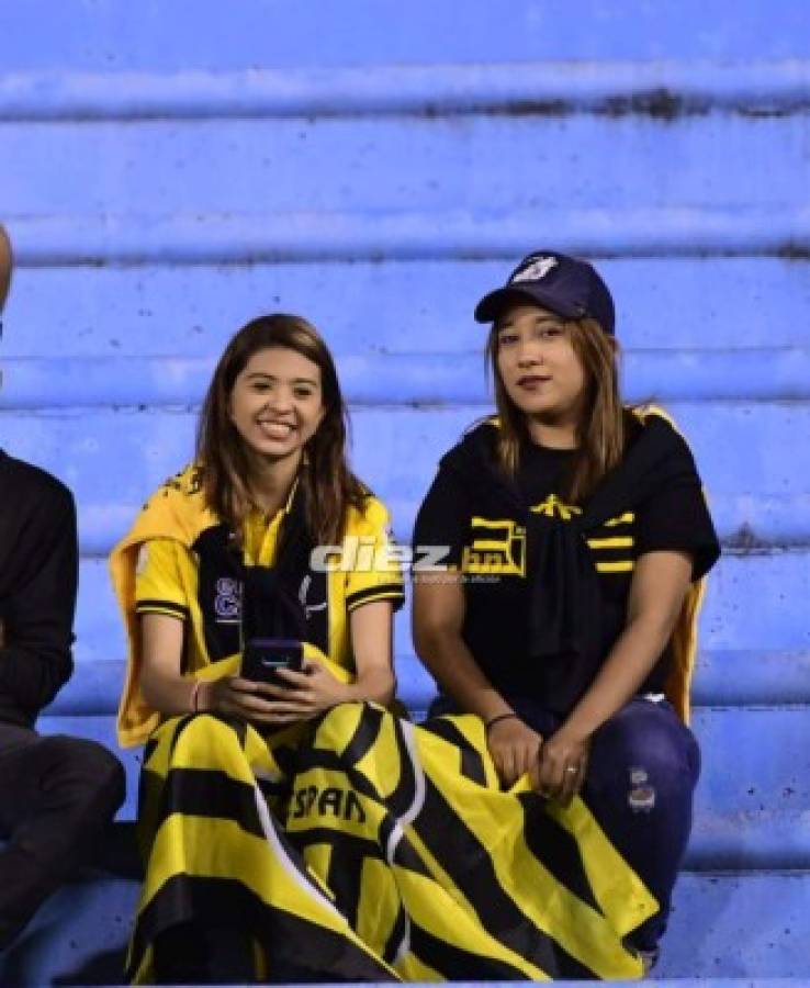 Hermosas chicas adornan la final Olimpia-Real España en el estadio Olímpico