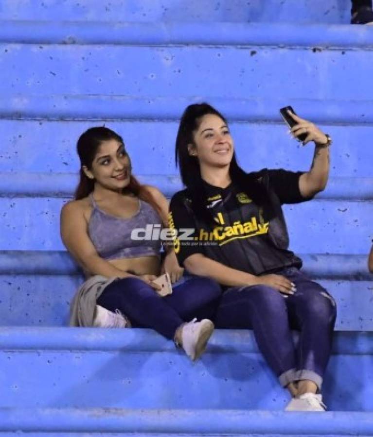 Hermosas chicas adornan la final Olimpia-Real España en el estadio Olímpico