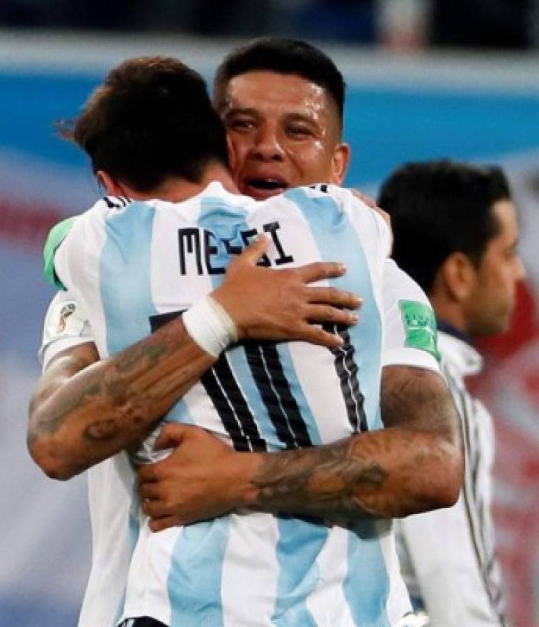 FOTOS: El emotivo festejo de Messi tras clasificar con Argentina a octavos