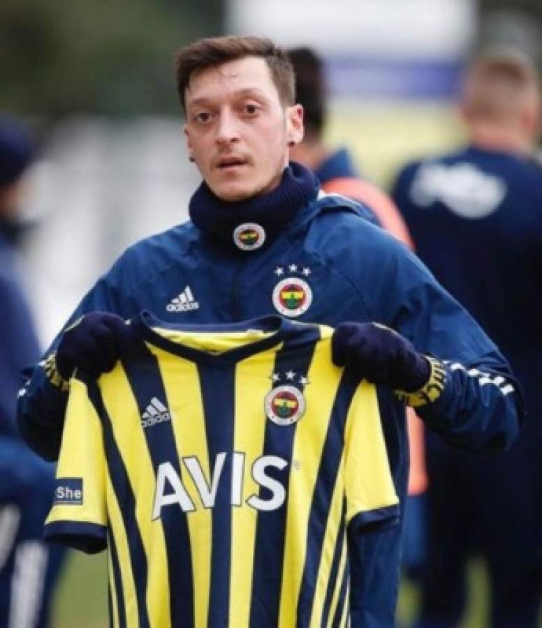 Así es la nueva vida de Ozil con su preciosa turca: compra un equipo mexicano y tiene un bajísimo salario