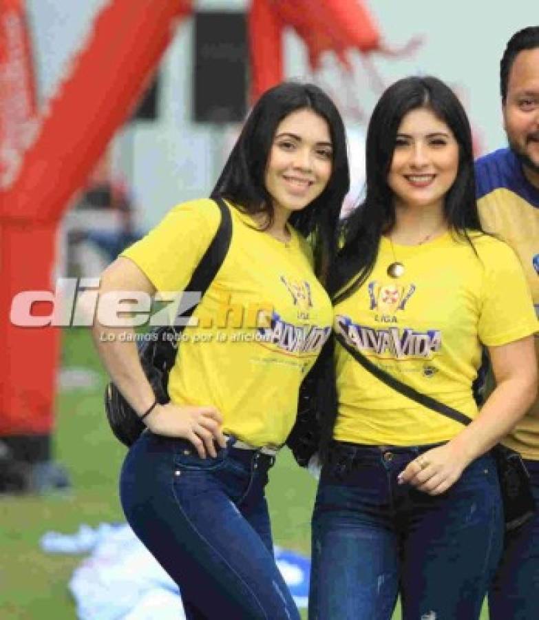 Liga Nacional comenzó llevando lindas chicas a los estadios de Honduras