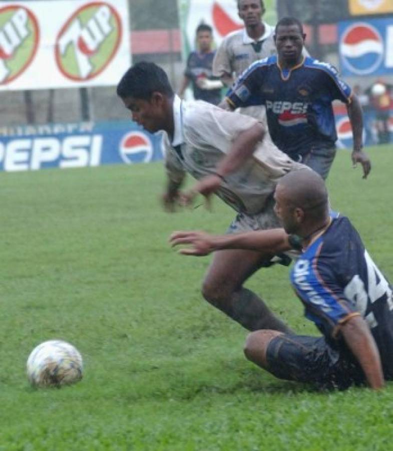 Un bimundialista mexicano en lista: Chelato Uclés y los grandes futbolistas a los que hizo debutar