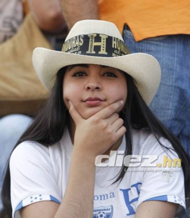 ¡HERMOSAS! Juego entre Honduras-Estados Unidos se llena de lindas chicas