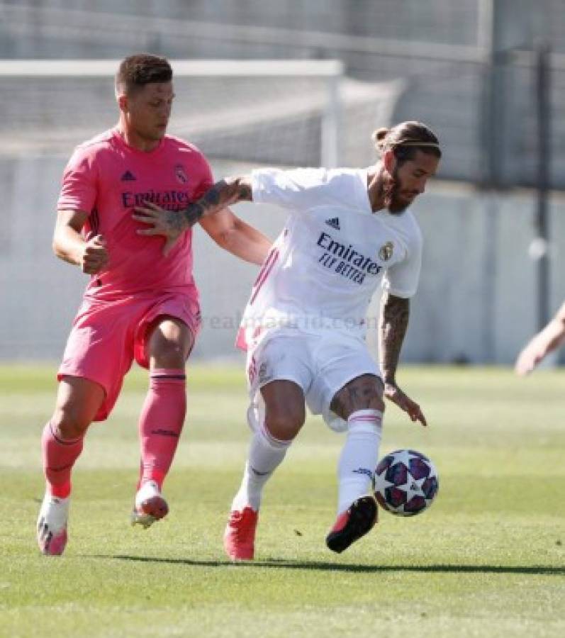 Real Madrid presume su nuevo uniforme en un 'colectivo' y Zidane da pistas de su 11 ante el City