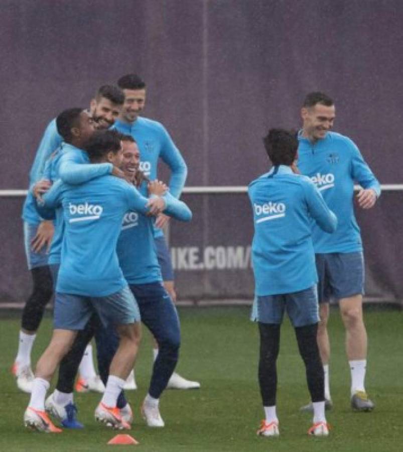 El gesto de Messi, la broma de Piqué y la soledad de Cillessen: Así fue el último entrenamiento del Barcelona