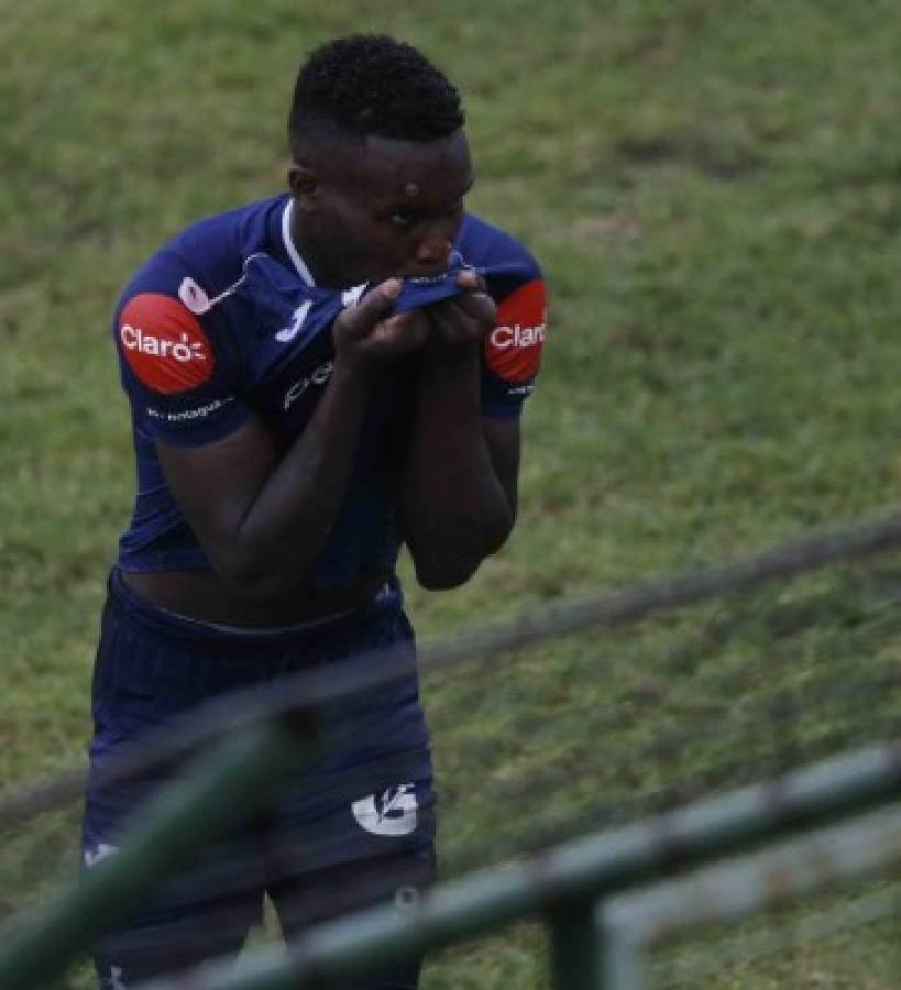 ¡Curiosas! El tacuazín que invadió la cancha y las 'garras' de Rubilio Castillo