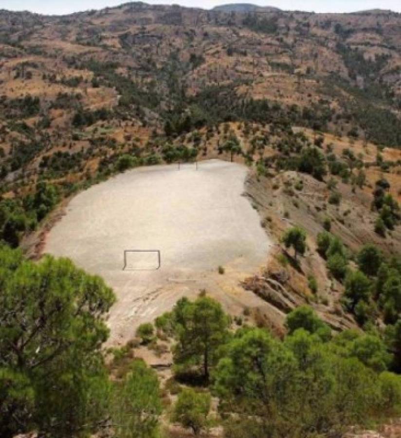 ESPECIAL: Las peores canchas donde jamás jugarías al fútbol