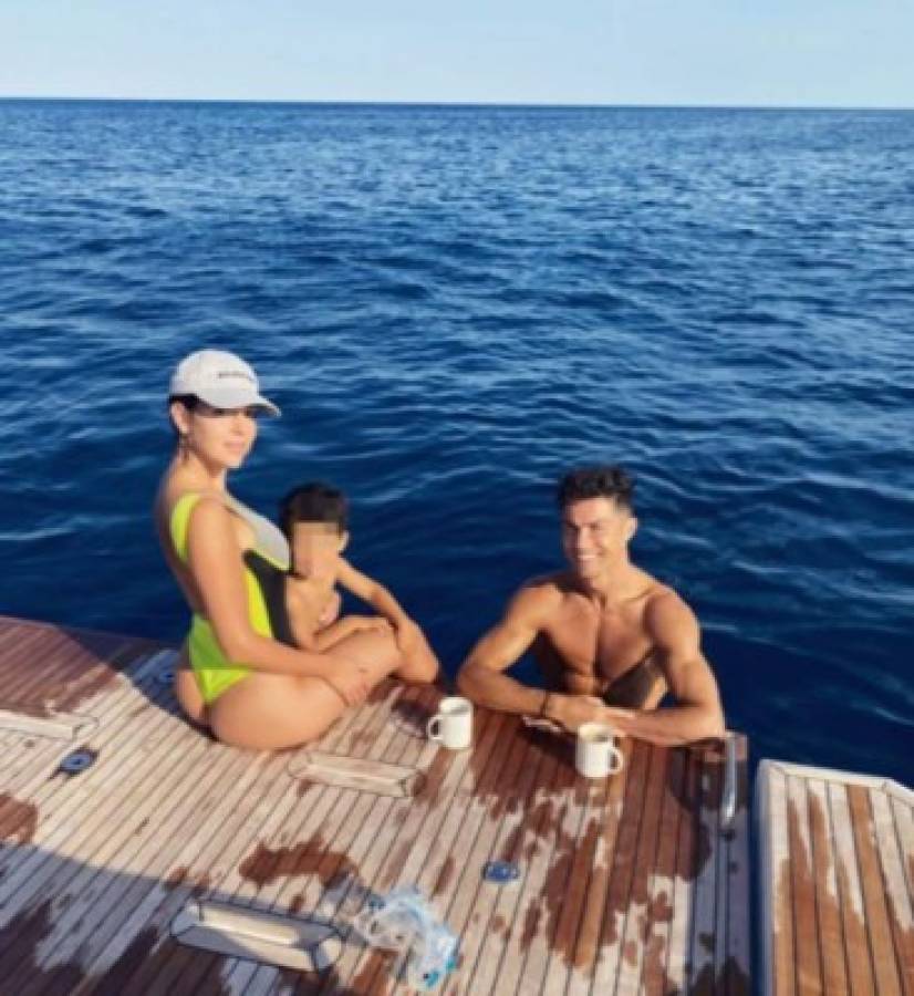 Así son las picantes vacaciones de verano de los futbolistas con sus mujeres; Messi en un yate