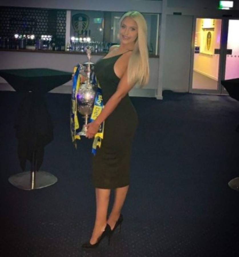 La sexy reportera del Leeds United denuncia que le mandan fotos íntimas en Twitter