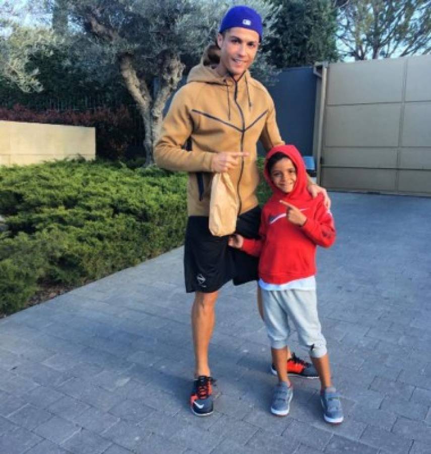 ¡Ejemplar! Cristiano Ronaldo educa a su hijo para que siga sus pasos