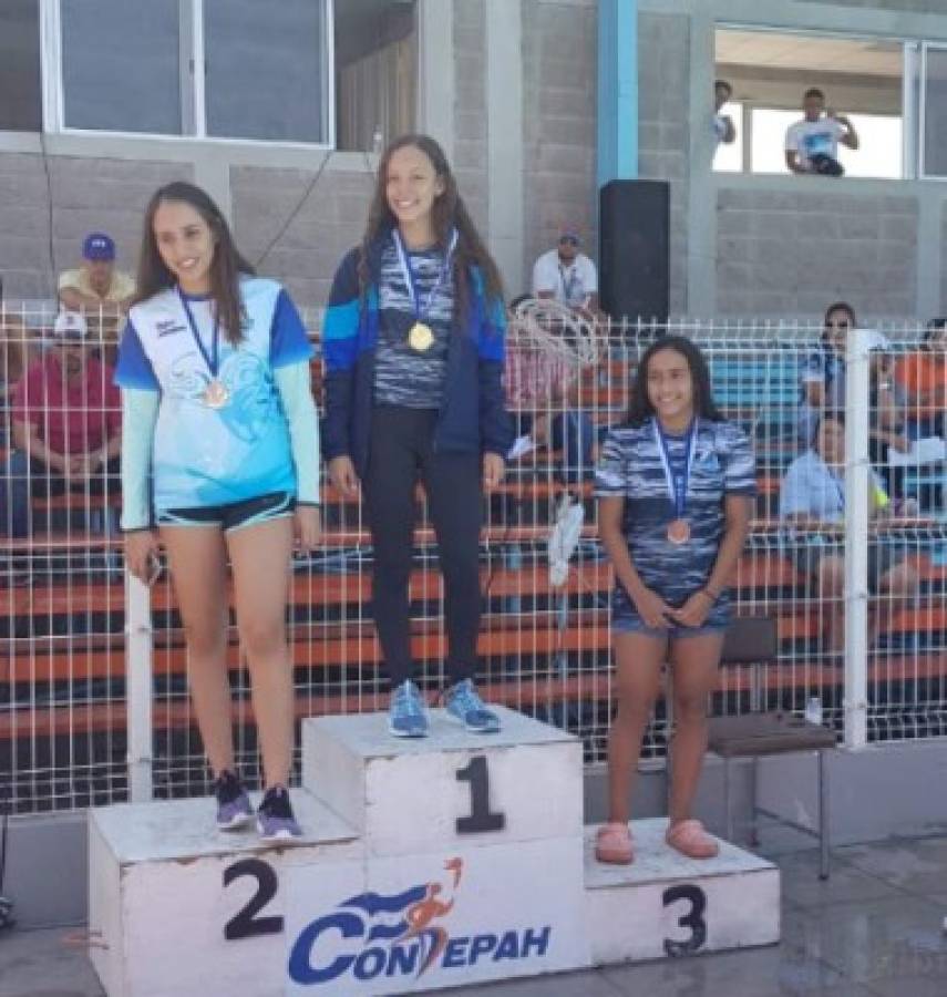 Alegría y deportivismo: Las mejores imágenes del campeonato nacional de natación