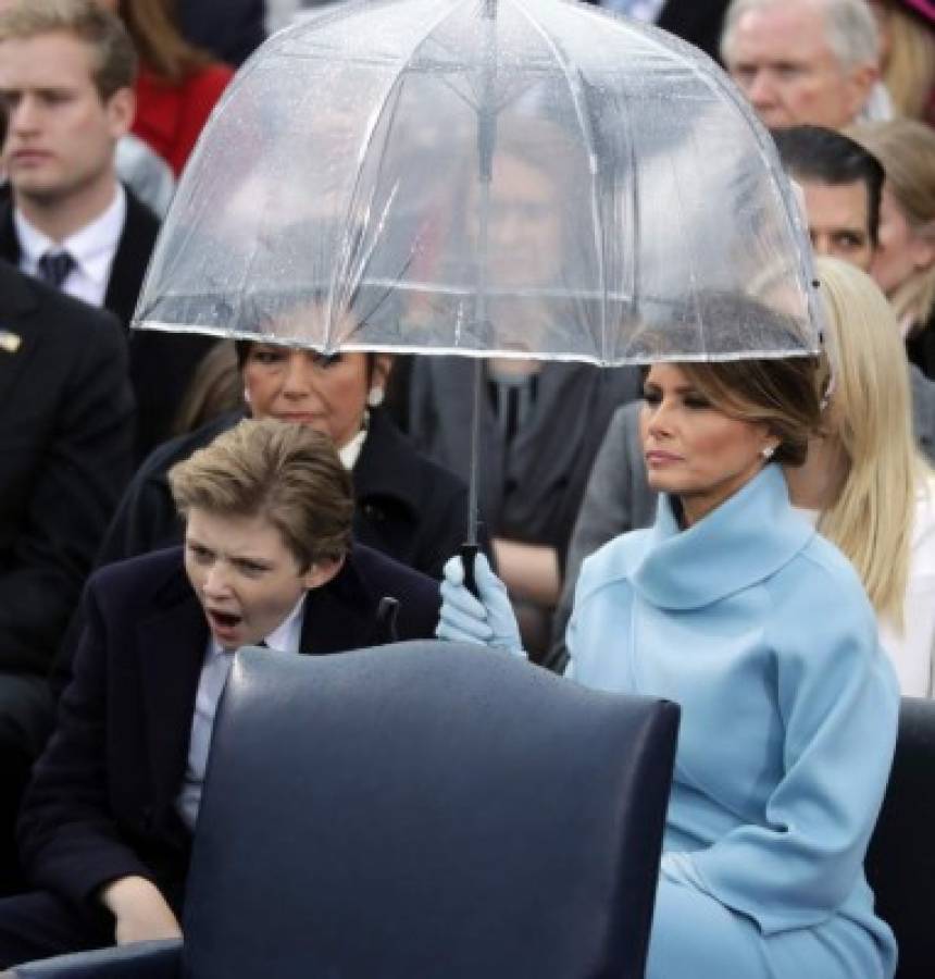 Melania Trump y su espectacular look en juramentación de su esposo Donald