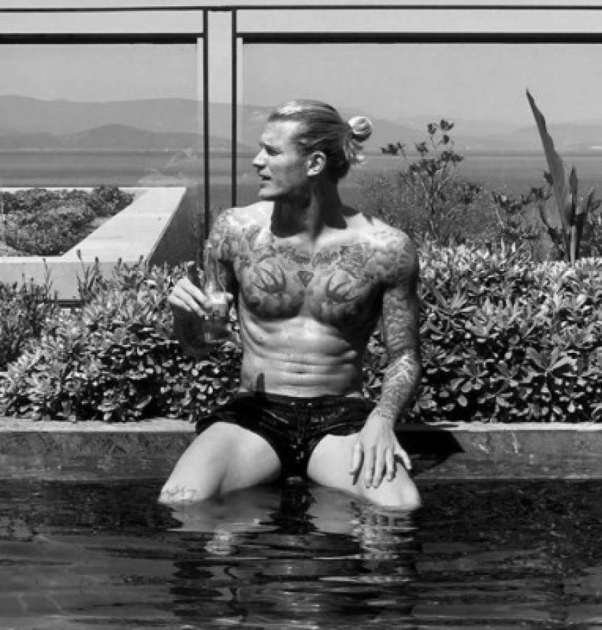 Fotos: Karius planta al Liverpool y se marcha a Grecia con su espectacular novia