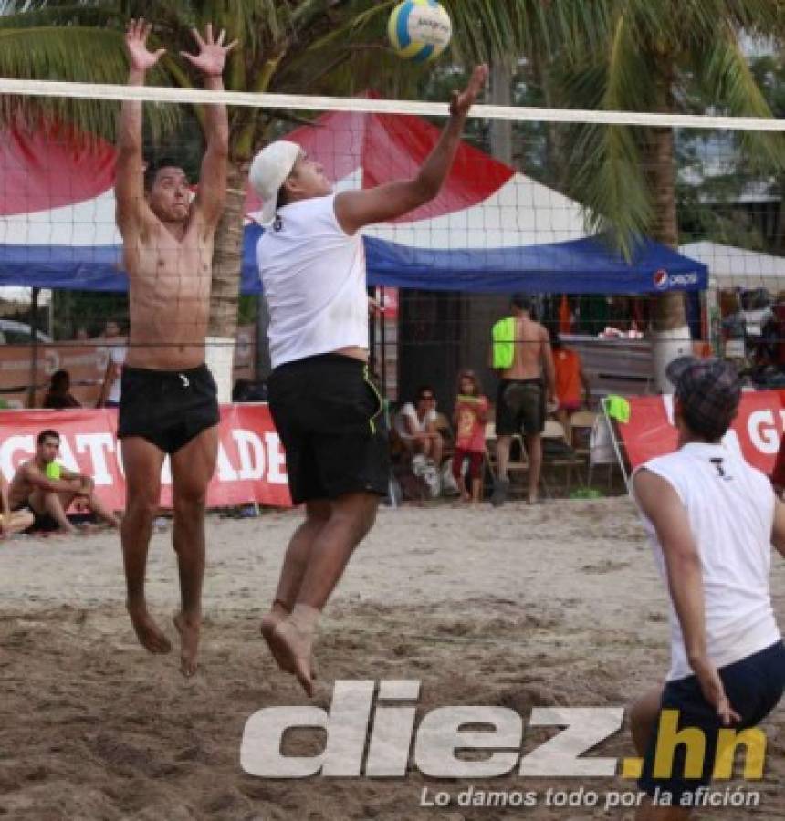 Voleibol de playa engalanan el verano en Puerto Cortés