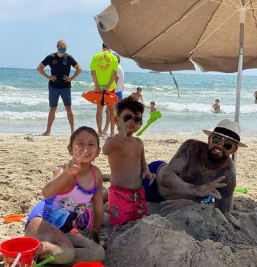 Sol, arena, playa y derroche de belleza de la esposa de Arturo Vidal en sus vacaciones en Ibiza