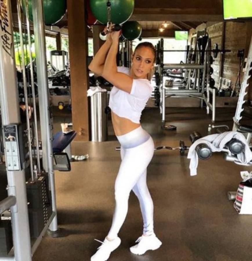 Jennifer López sorprende a las puertas de sus 51 años mostrando en el gimnasio su espectacular cuerpazo