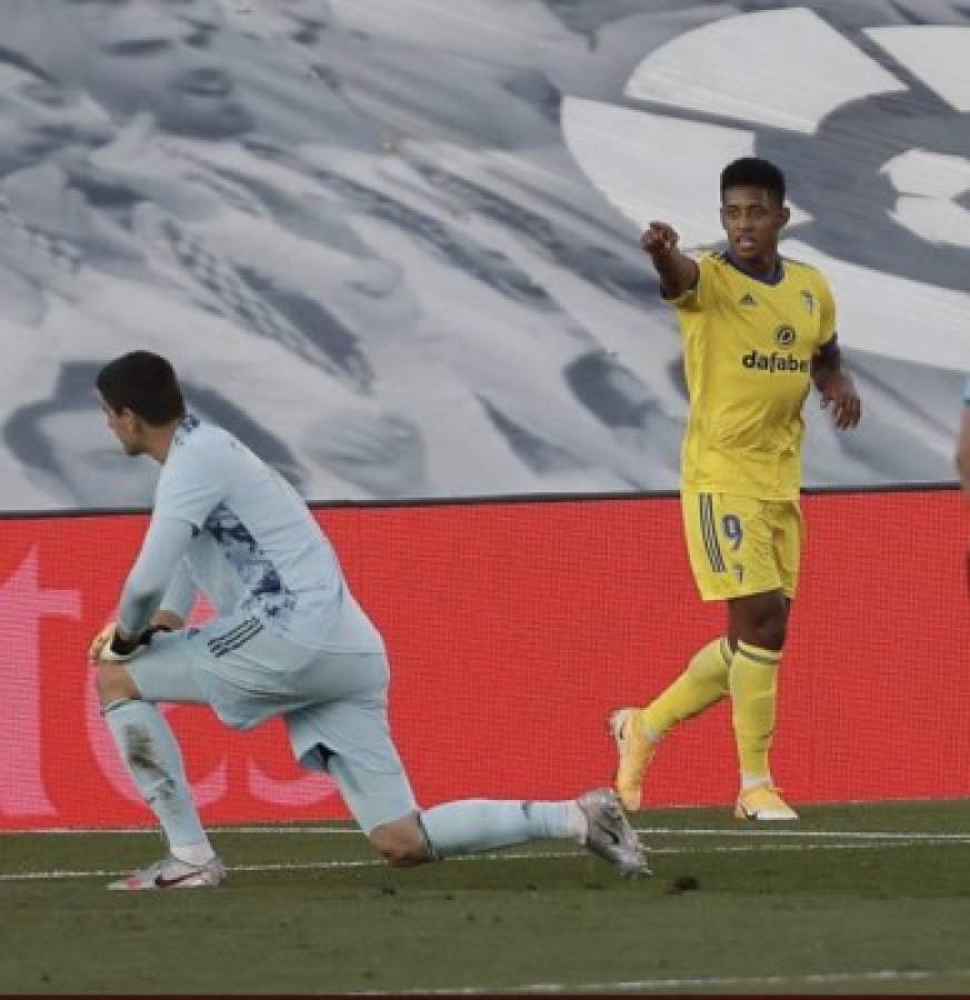 No se vio en TV: El gol del 'Choco' Lozano, la falta de Ramos al catracho y el enojo de Courtois