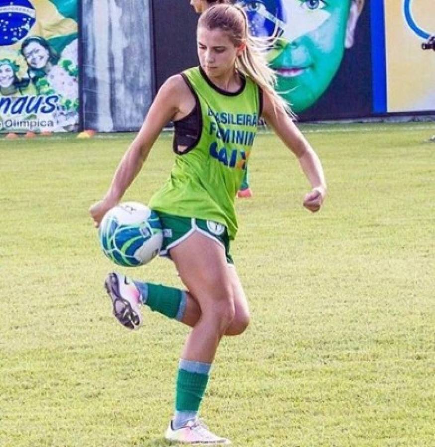 Djenifer Becker, la futbolista perfecta, es una muñeca y brillante en la cancha