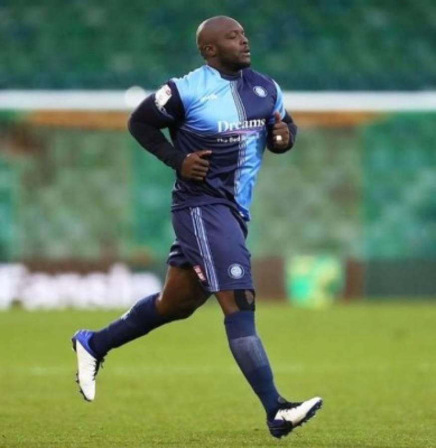 El calvario que vive Adebayo Akinfenwa, el futbolista de más de 220 libras: 'Me está matando'