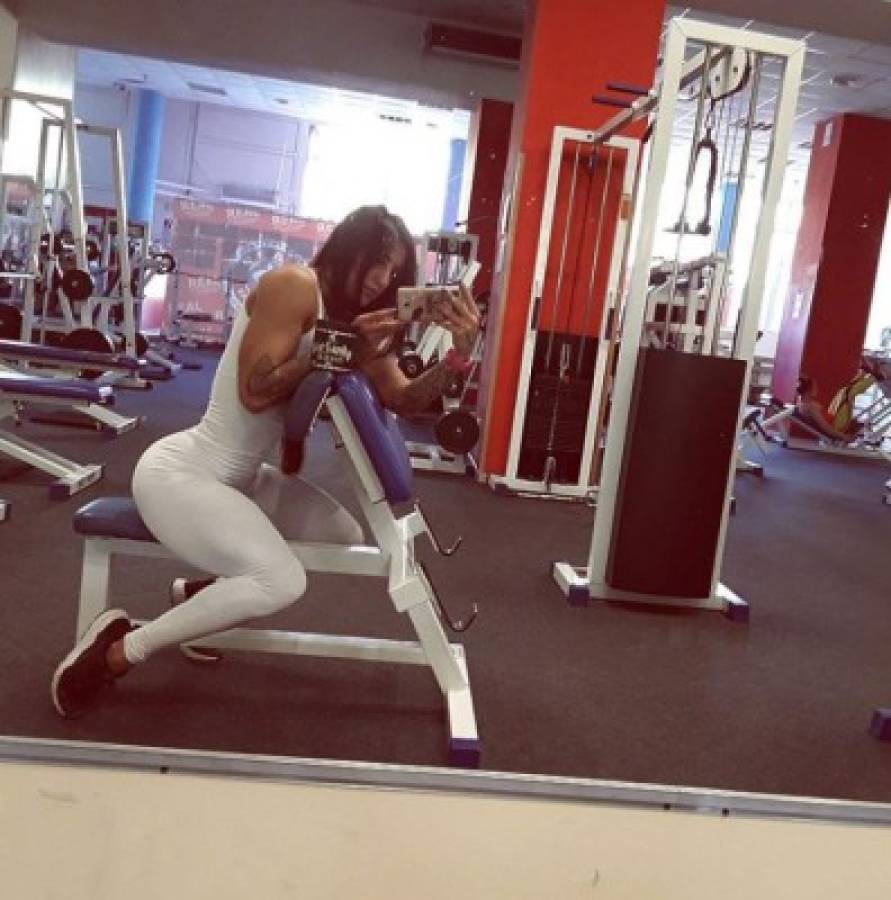 Modelo fitness explota las redes sociales por sus descomunales ¡piernas!