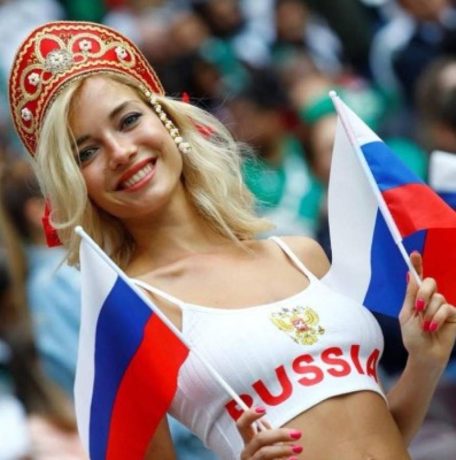 NO SE VIO EN TV: Encapuchados, la mexicana y la hermosa rusa en el primer partido del Mundial 2018