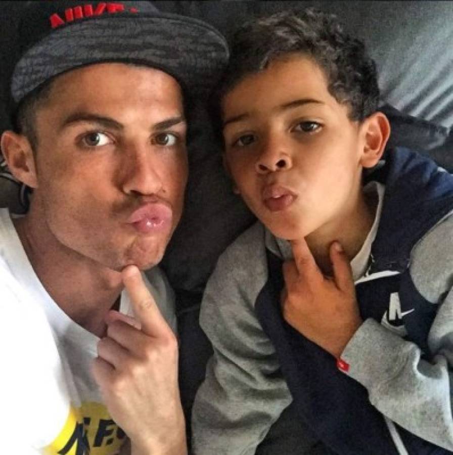 ¡Ejemplar! Cristiano Ronaldo educa a su hijo para que siga sus pasos