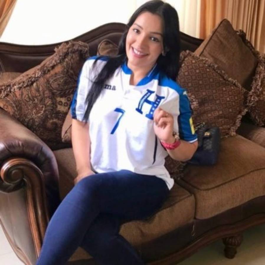 Las bellas chicas que siempre apoyan a la selección de Honduras