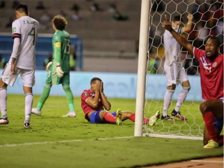 Bryan Ruiz se queja del arbitraje ante México tras penal no pitado: 'Hubo una mano clarísima'