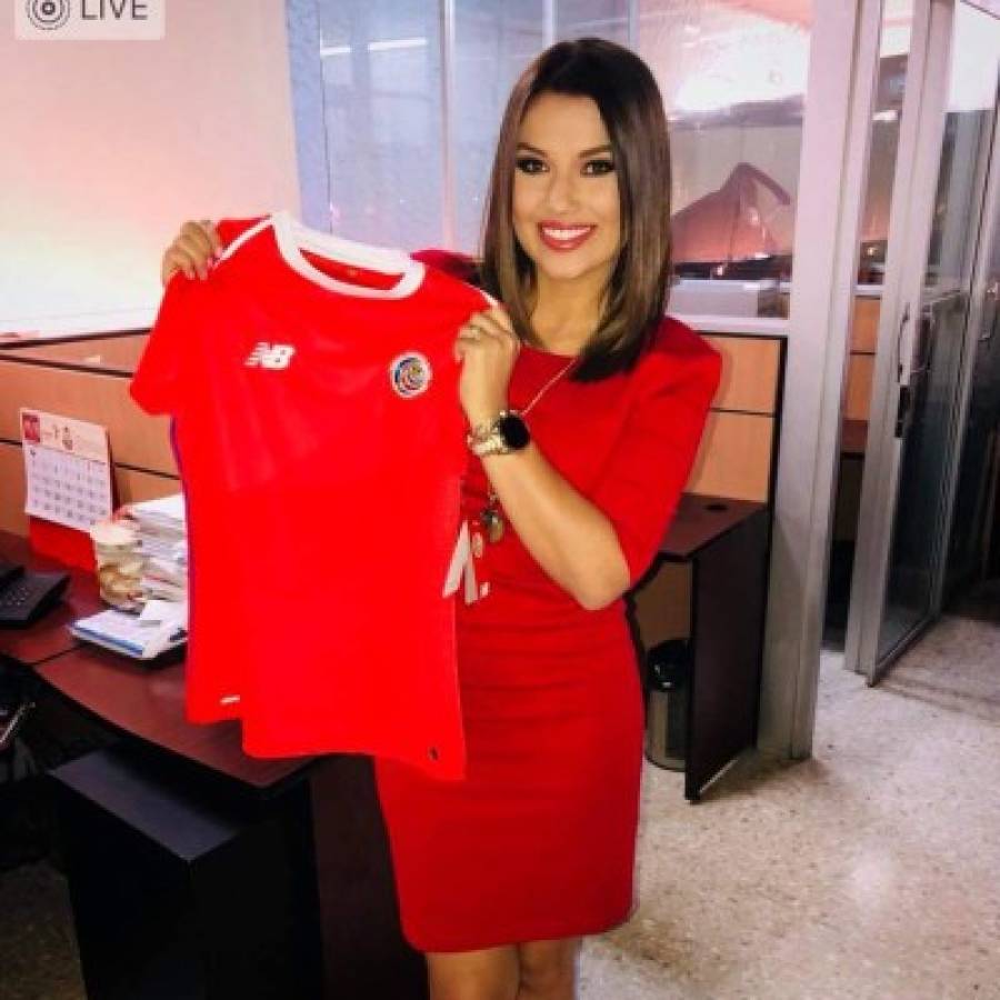 ¡Duelo por la final! El clásico costarricense enfrenta a dos hermosas periodistas