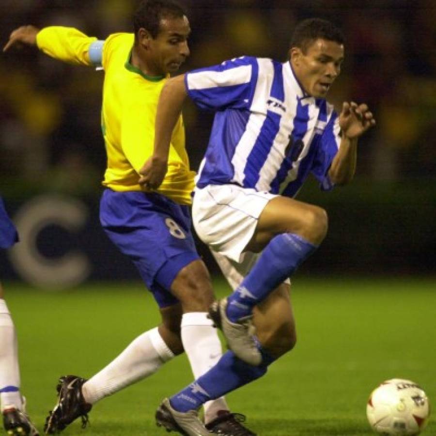 Emerson, left, of Brazil fights for the ball against Julio Cesar Leon of Honduras during a quarter final game of the Copa America at the Palo Grande stadium in Manizales, Colombia Monday July 23, 2001