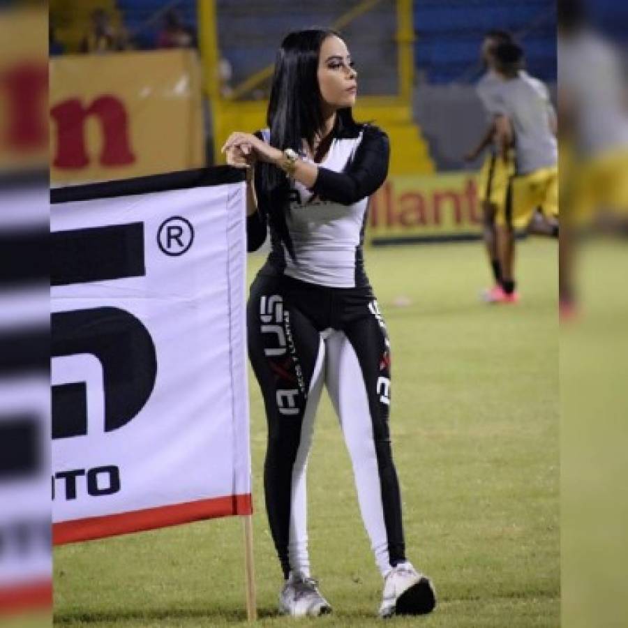 Jeimy Álvarez, la linda hondureña que se roba las miradas en los estadios