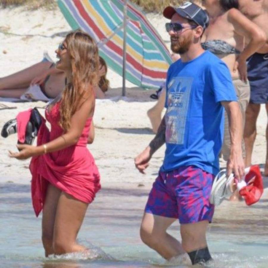 ¡De infarto! Las otras fotos que dejaron las vacaciones de Antonella Rocuzzo y Messi