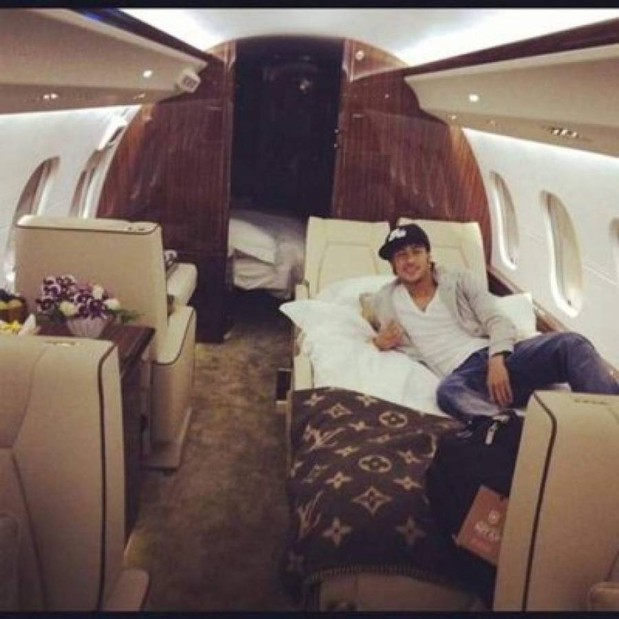 Así son los aviones privados de los famosos: Desde Neymar hasta Jennifer López y A-Rod