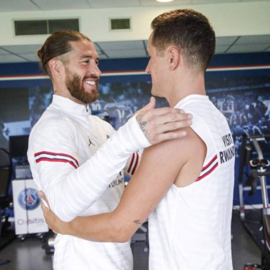 El primer entreno de Sergio Ramos en el PSG: Abrazo especial y el gesto de sus compañeros