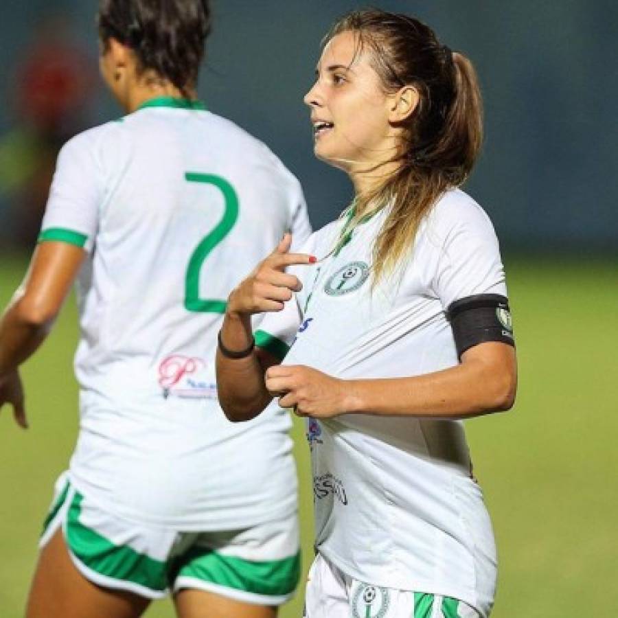 Djenifer Becker, la futbolista perfecta, es una muñeca y brillante en la cancha