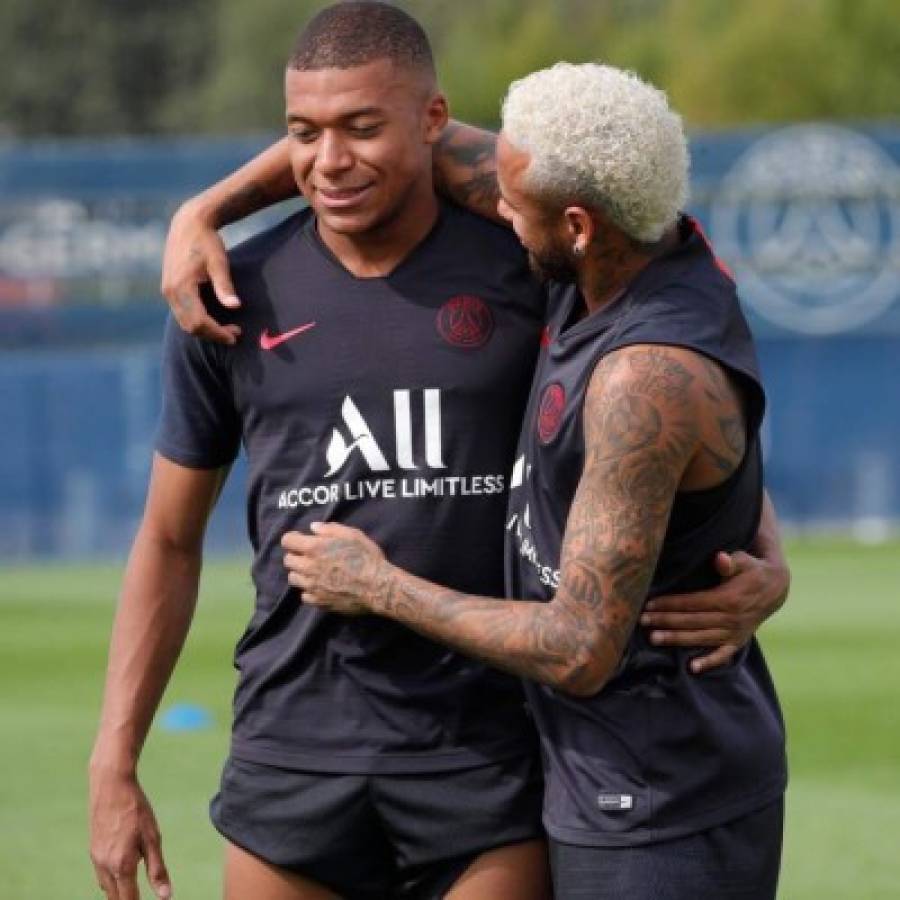 Fotos: Primer entreno de Neymar con el grupo del PSG y así fue recibido tras pedir su salida