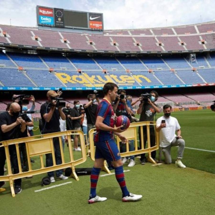 Regresa a casa: Las imágenes de la presentación de Eric García, el segundo fichaje del Barça