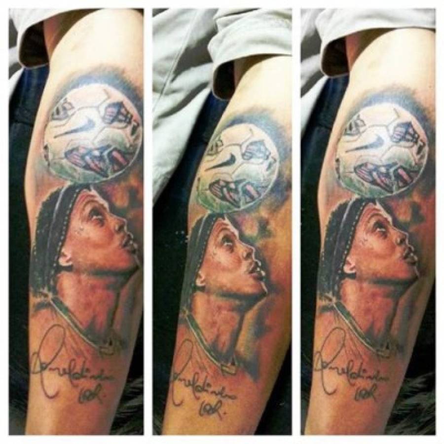 ¡LOCURA! Los estupendos tatuajes dedicados al astro brasileño, Ronaldinho