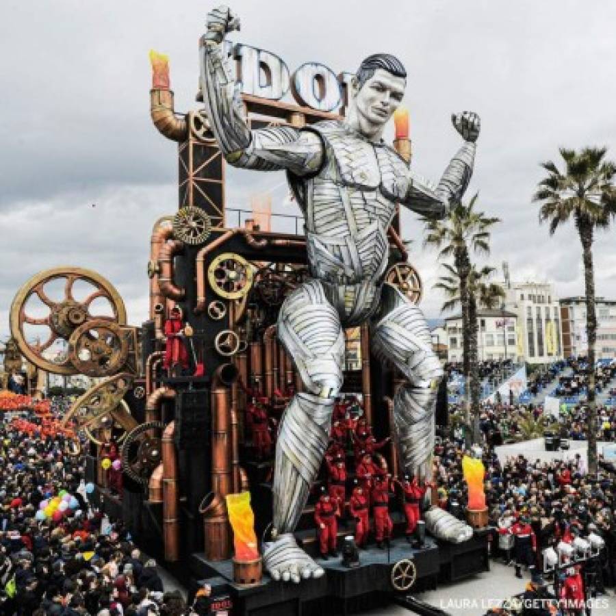 El impresionante robot de 20 metros de altura que hicieron con la figura de Cristiano Ronaldo