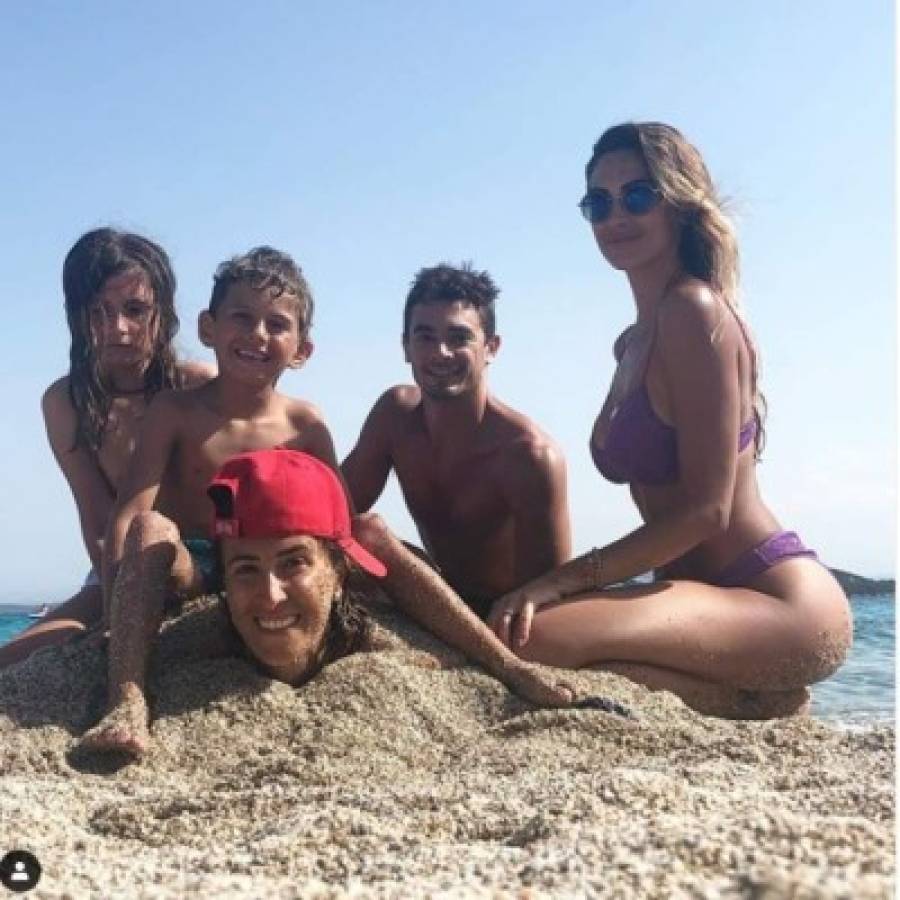 La espectacular mujer de Boateng vuelve a impresionar en sus vacaciones en una isla italiana