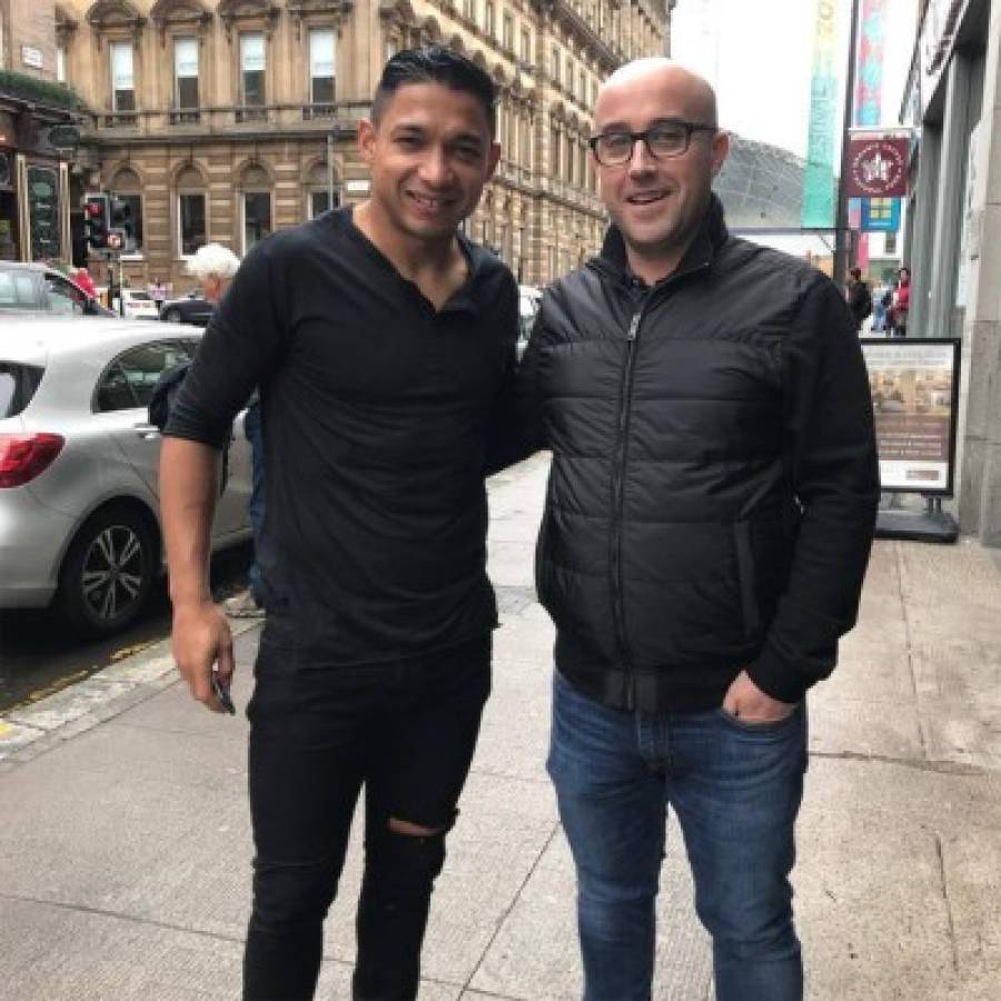 Esta es la vida que llevan Emilio Izaguirre y su bella esposa en Escocia